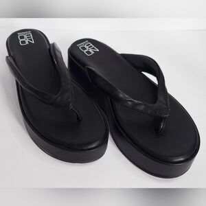 No Boundaries Black Women's Flip Flops- Size 10W- New